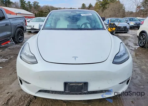 2022 Tesla Model Y z USA, uszkodzony, nr VIN 7SAYGDEEXNF335837